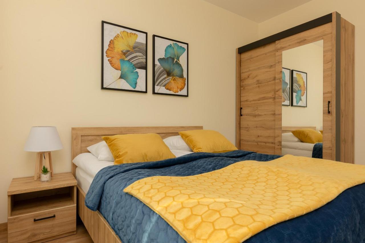 Cosy Apartment Bialej Floty With Parking By Noclegi Renters Варшава Экстерьер фото